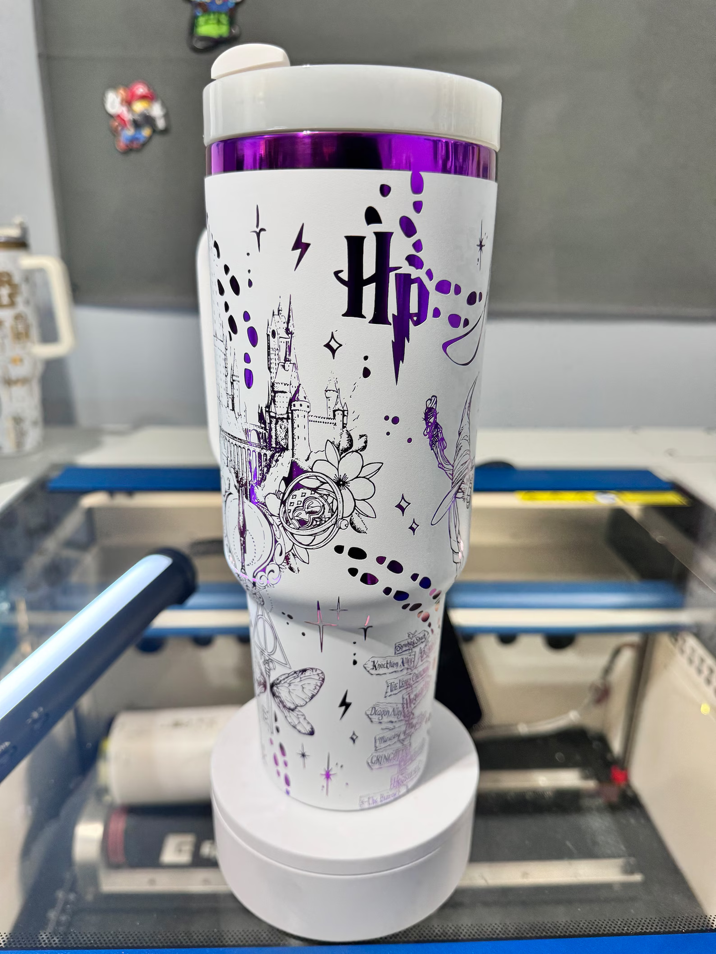 Wizard warp 40 Oz Tumbler - White